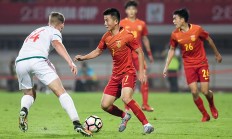 九游APP-国内职业足球比赛现场揭示球员风采！