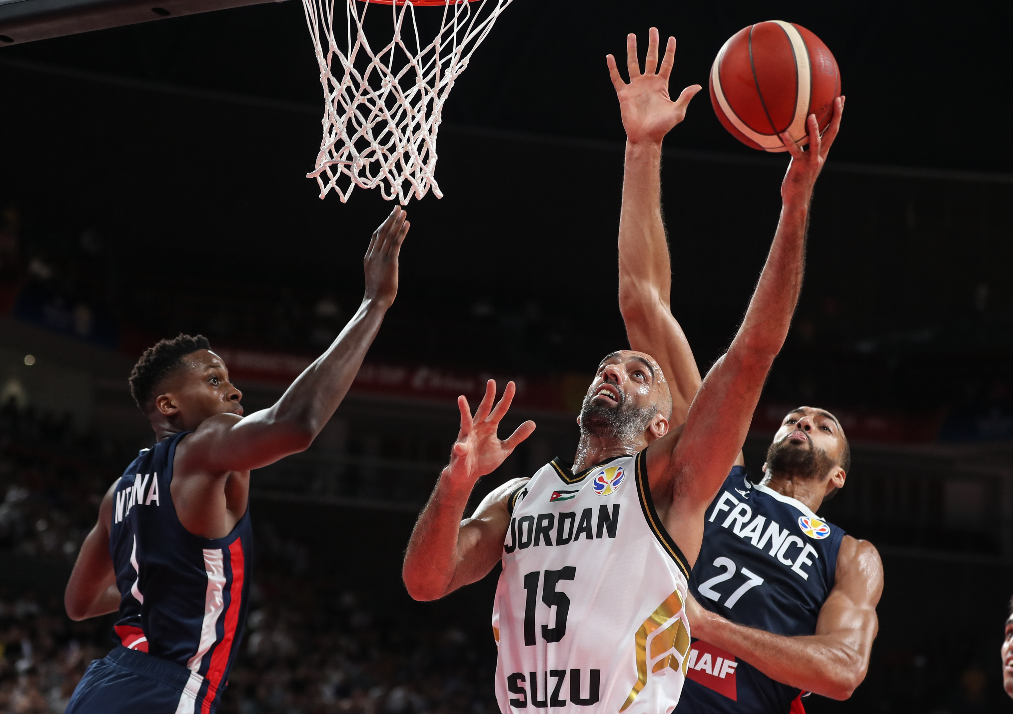 包含法国篮球联赛揭幕战落幕，球员们展现出色表现的词条