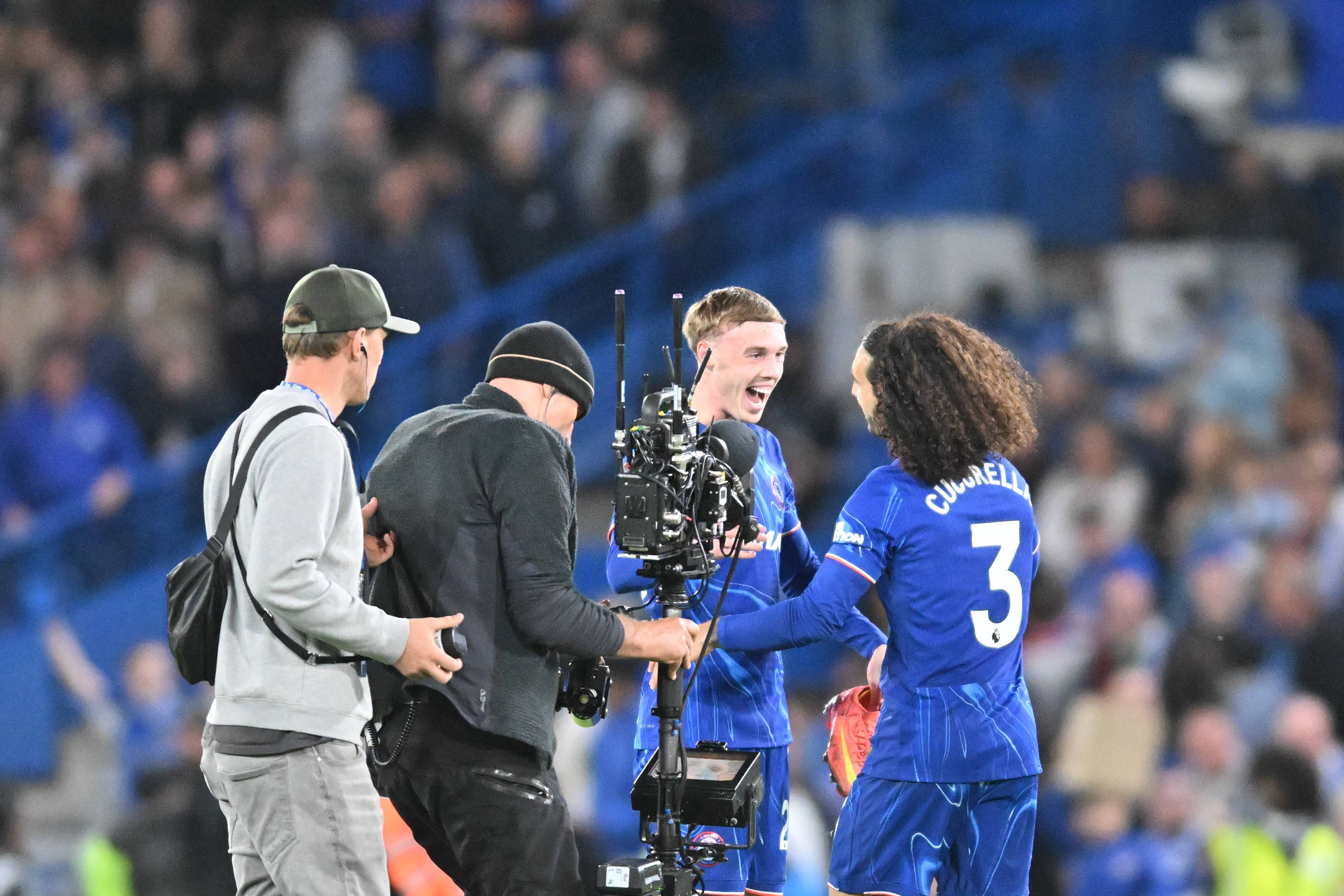 切尔西门将连续扑救受到球迷赞扬 切尔西门将连续扑救受到球迷赞扬