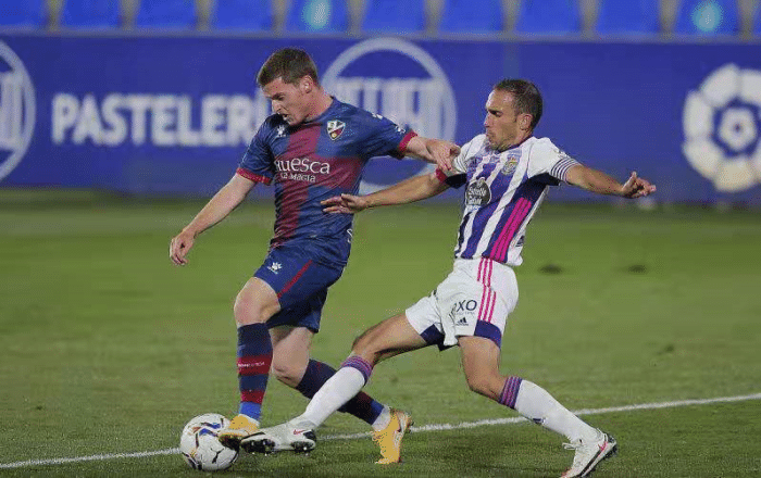 包含斯托克城战平哈德斯菲尔德，难分胜负的词条