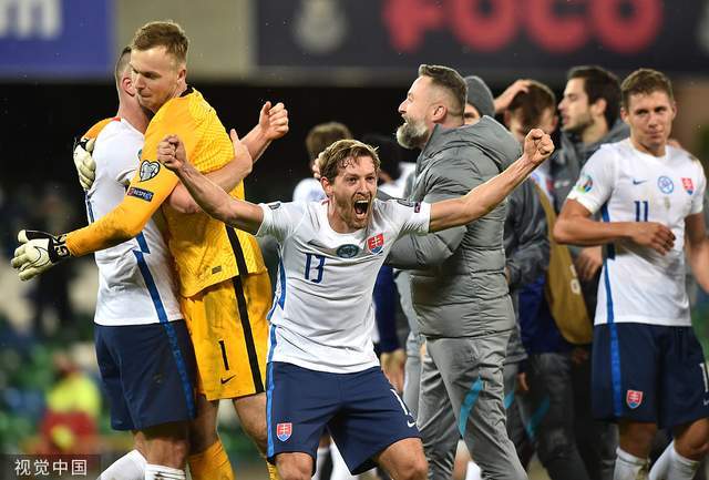 包含斯洛伐克队备受期待，备战欧预赛比赛的词条