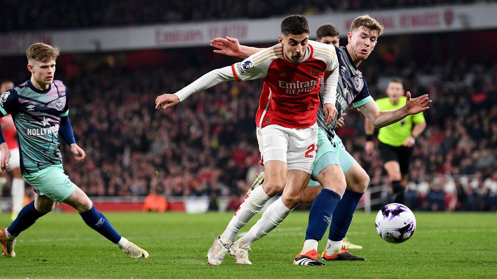 关于阿森纳新援表现抢眼，英超争冠争夺添变数的信息