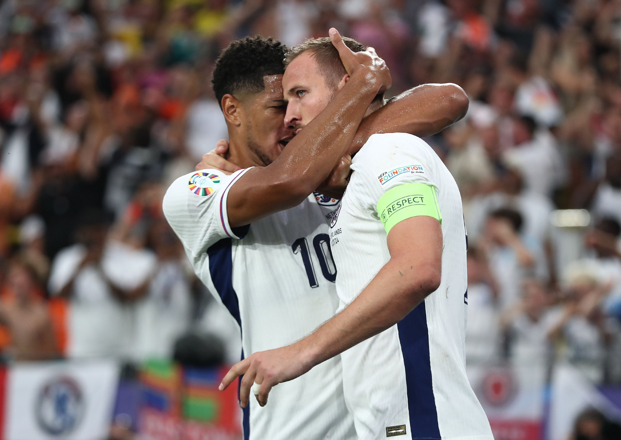 英格兰队成功战胜对手,晋级半决赛 英格兰队成功战胜对手,晋级半决赛