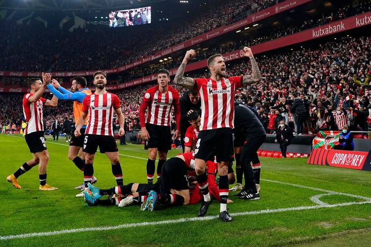 包含巴列卡诺客场大胜巴伦西亚，继续保持领先优势，冲击欧战资格的词条