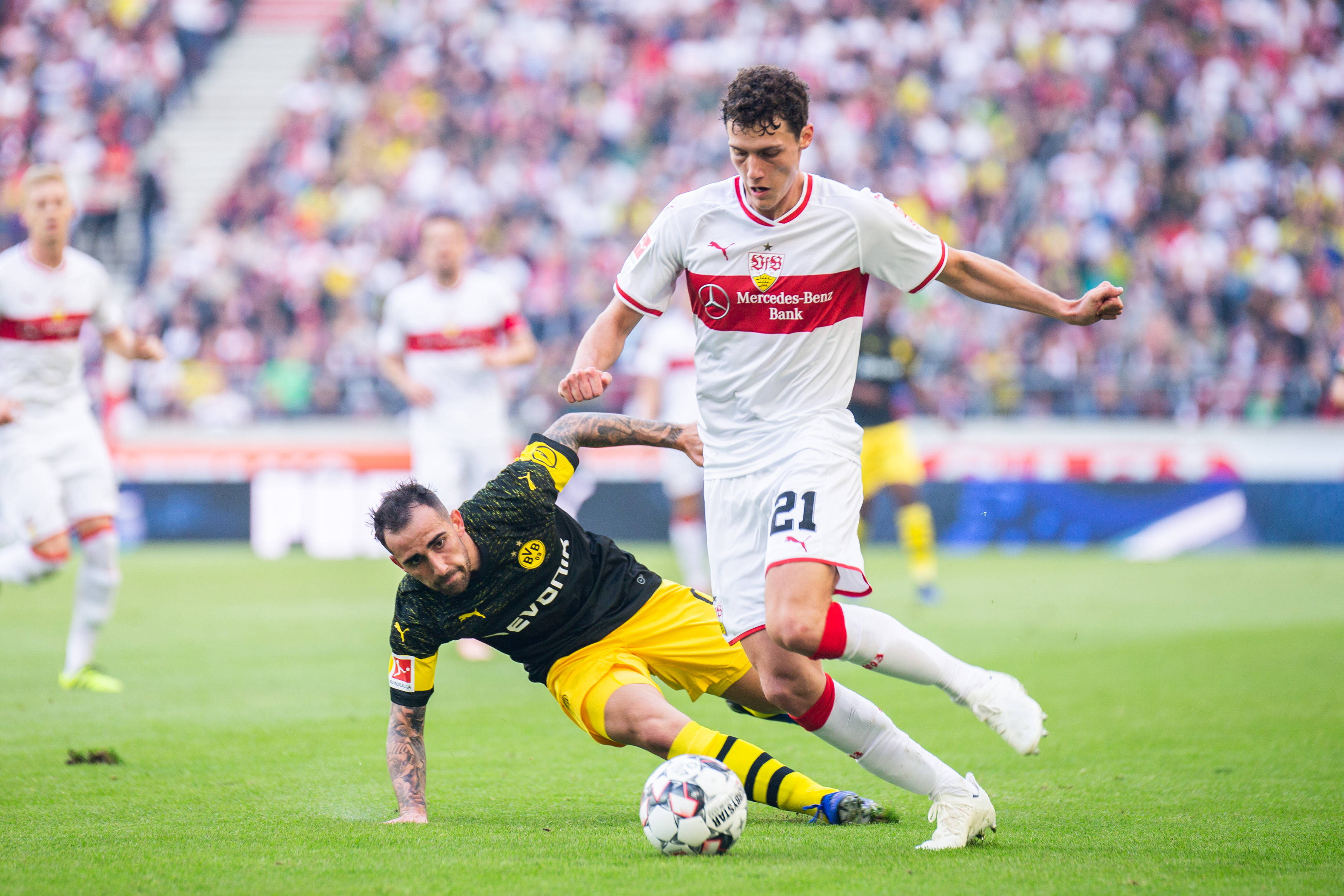 包含斯图加特中卫优异发挥，稳固球队防线的词条