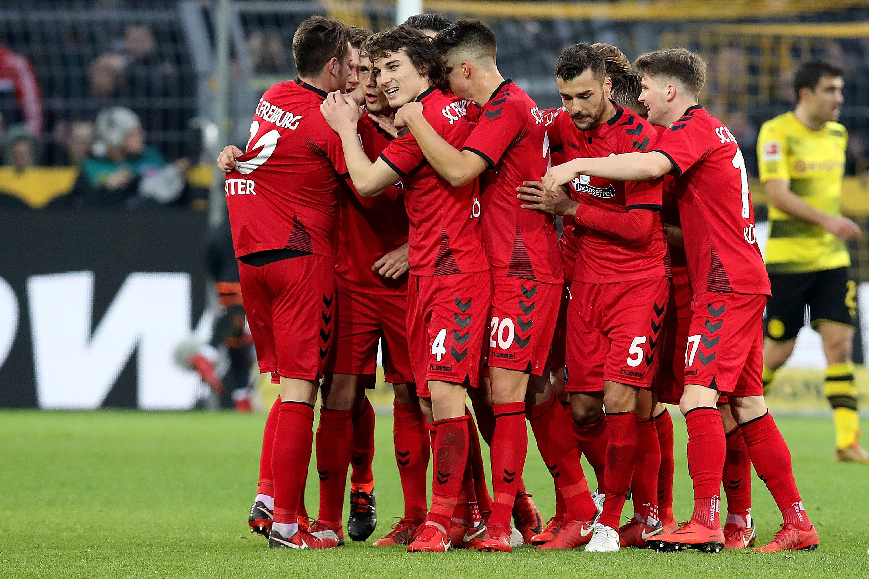 包含斯图加特中卫优异发挥，稳固球队防线的词条