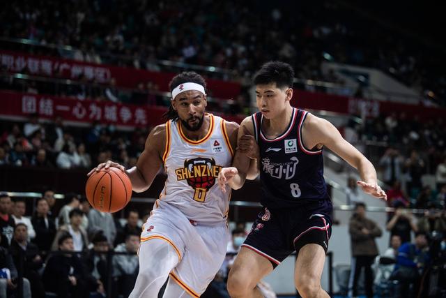 上海队客场逆转获胜，取得三连胜的简单介绍