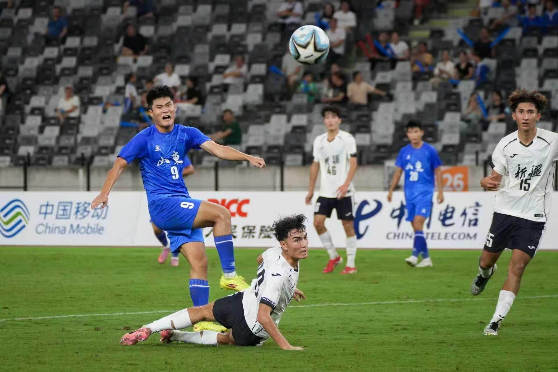 众多球队在世界杯赛场上交锋，激战不断