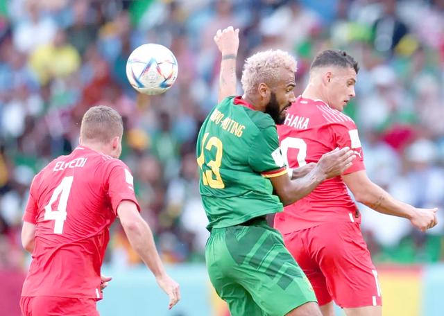 众多球队在世界杯赛场上交锋，激战不断