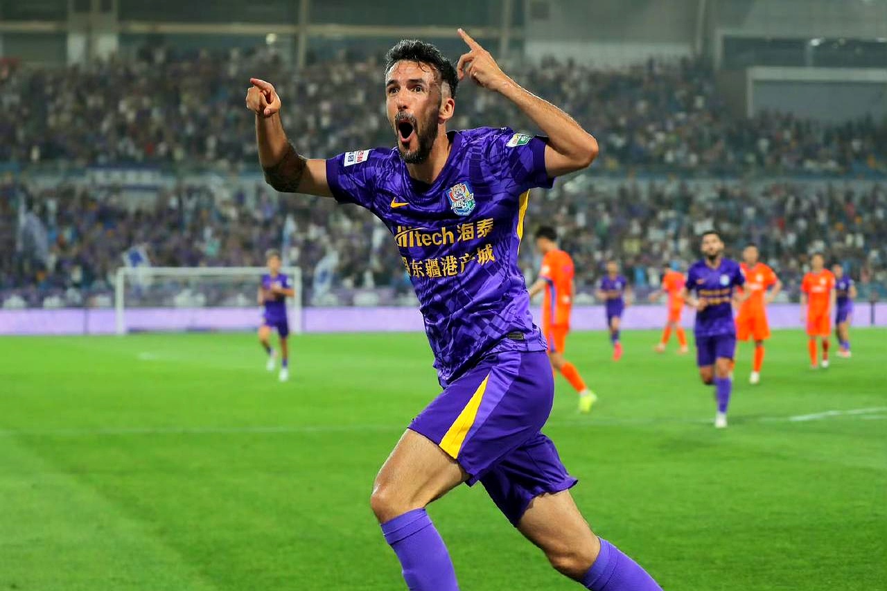 关于紧逼进攻招呼得当，球队锐不可挡的信息