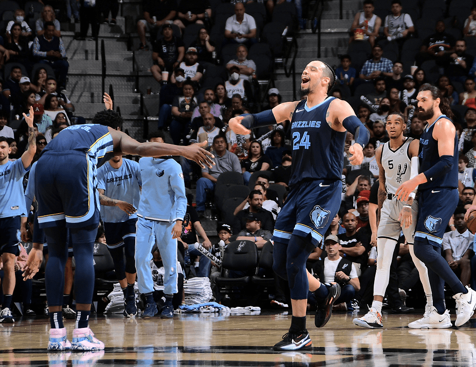 包含灰熊绝杀马刺，萨姆·米切尔绝境逆转的词条