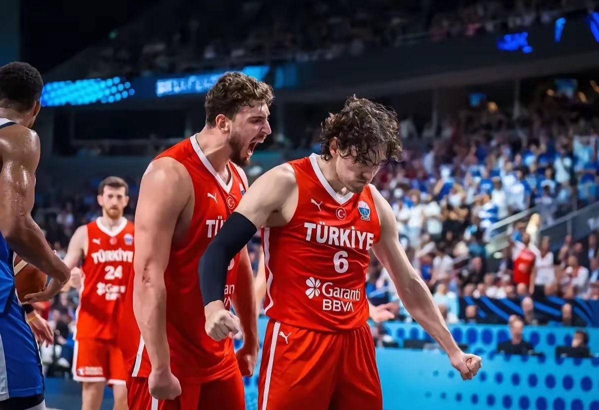 包含土耳其男篮完胜日本男篮，波尔津吉斯完成帽子戏法的词条