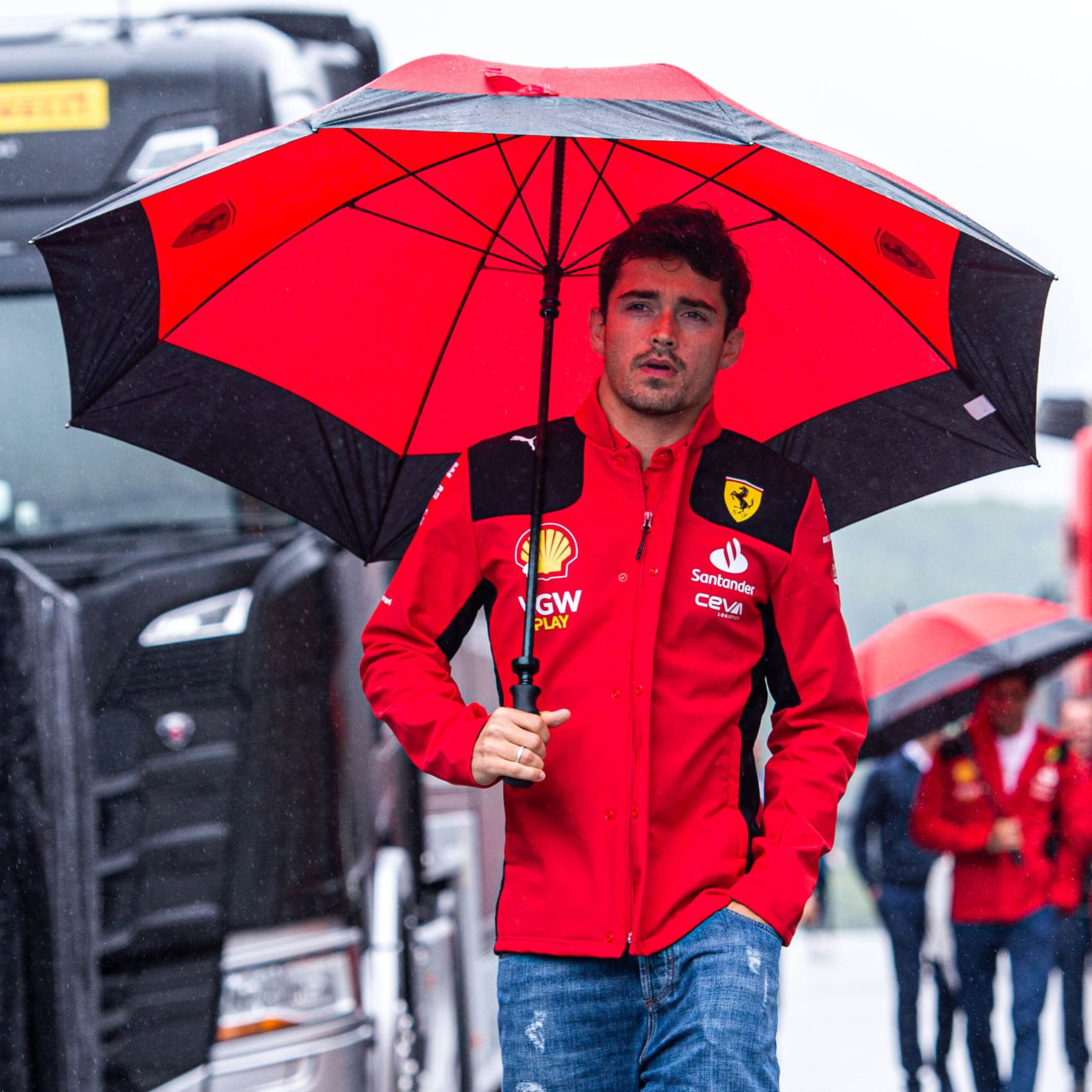 包含索伯车队轻取梅赛德斯，塞恩斯点燃赛场的词条