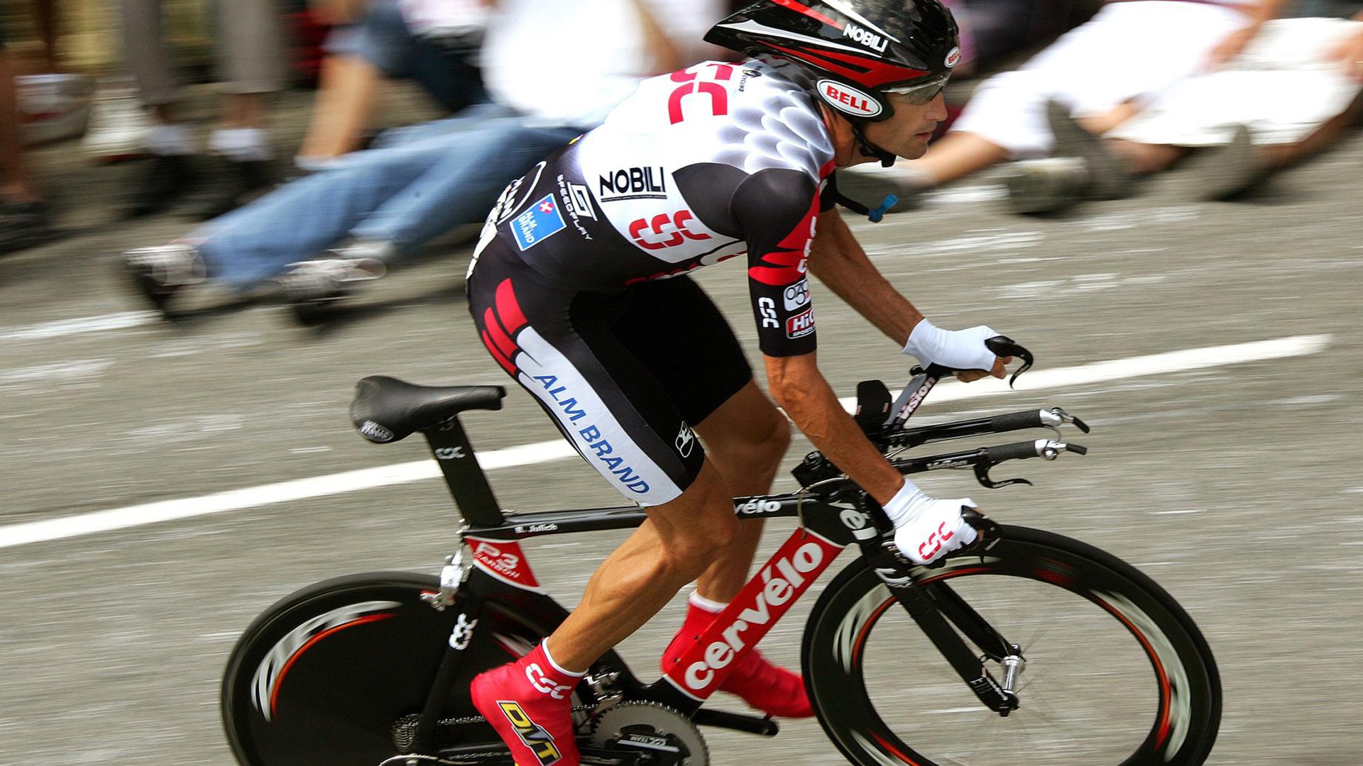 西甲国家德比之夜,卡塞米罗成为全场焦点