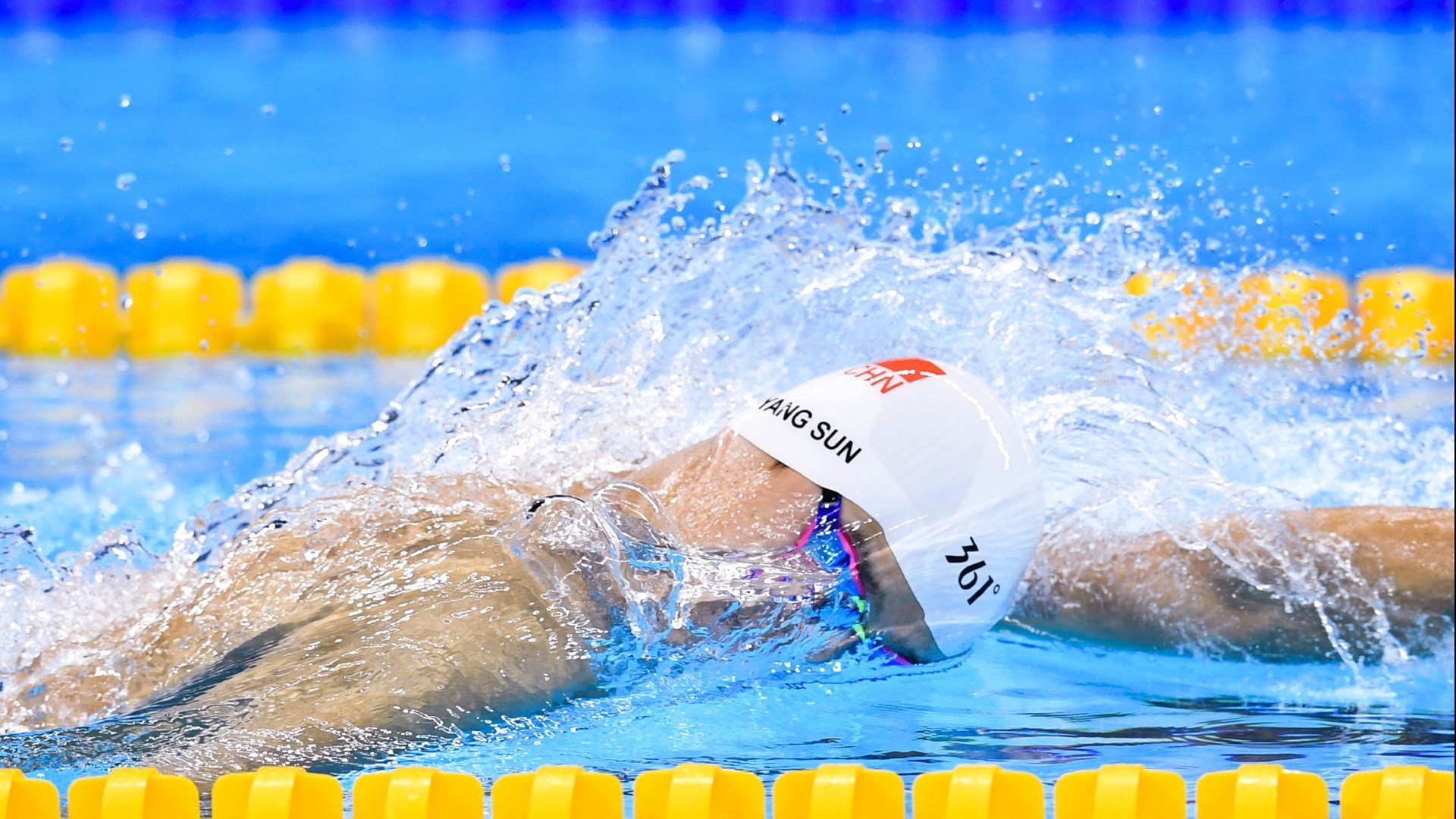 蓝鹰绝境展翅，赖斯一锤定音—拉齐奥险胜澳大利亚的战术启示与英雄时刻